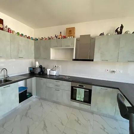 Lovely 1-bedroom In St Julians San Giuliano