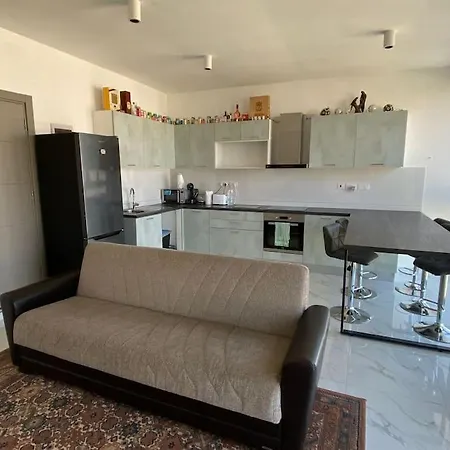 Lovely 1-bedroom In St Julians Appartamento San Giuliano