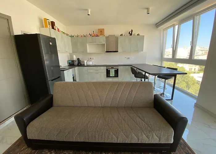 Lovely 1-bedroom In St Julians * San Ġiljan